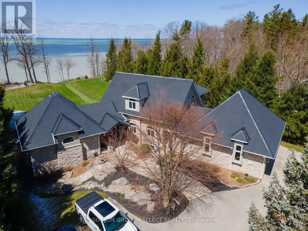 4544 Lakeshore Road, Plympton-Wyoming (Plympton Wyoming)